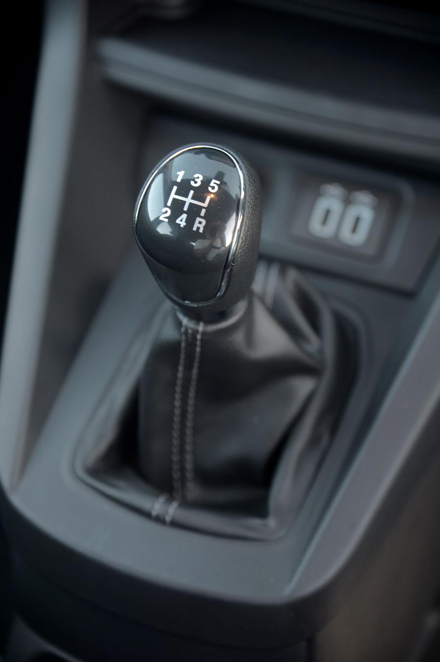 Детали интерьера Ford Figo Titanium 2018 года  (фото 36 из 40)